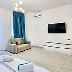 Evelina Studio-endless Summer Mamaia Nord Apartment *